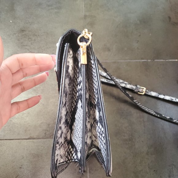 Topical Couture 'Snake' Handbag - Picture 9 of 9